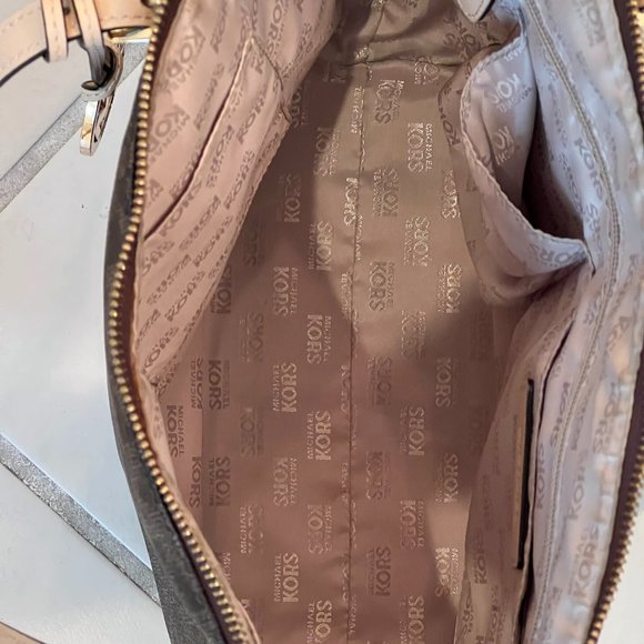 Michael Kors MK Signature and authentic Shoulder Tote Bag - Picture 10 of 16